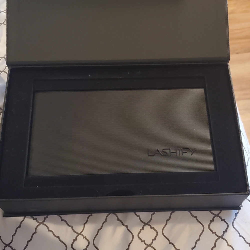 SOLD Lashify control kit